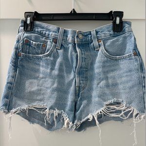Classic Levi's jean shorts!